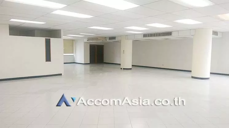 unit Office space For Rent in Phaholyothin, Bangkok  near BTS Chitlom (AA14252)